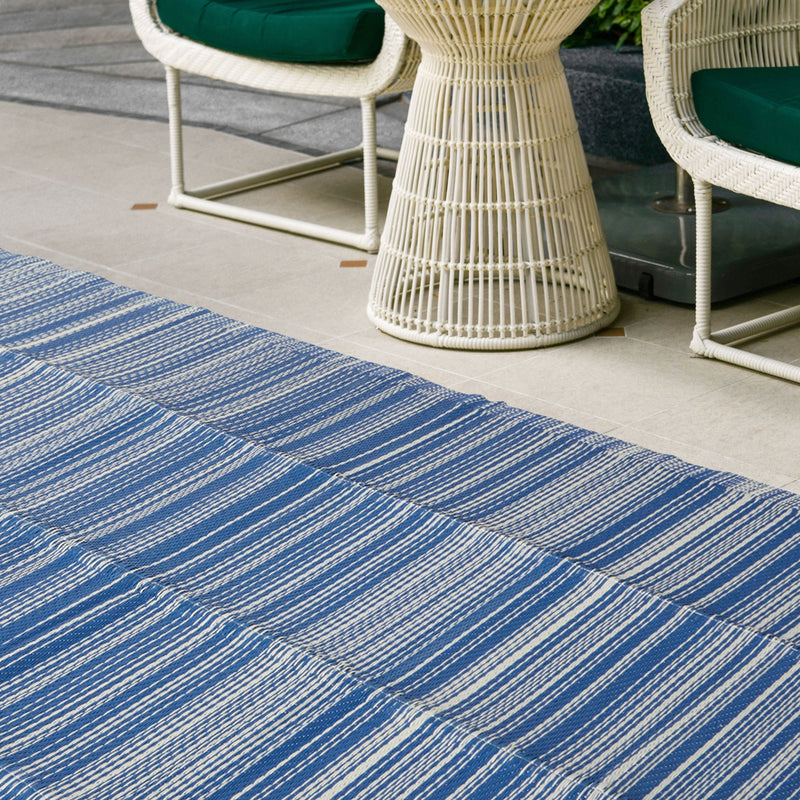 Plastic Straw Mat for Beach, Patio, Camping, Striped White and Blue Rug (5 x 7 Feet)