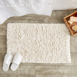 White Bath Mat, Plush Non-Slip Bathroom Rug for Showers (32 x 20 Inches)